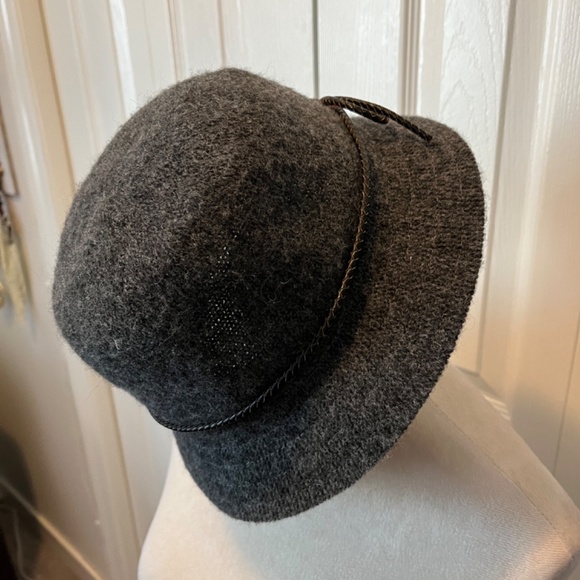 Canadian wool hat - Picture 2 of 7